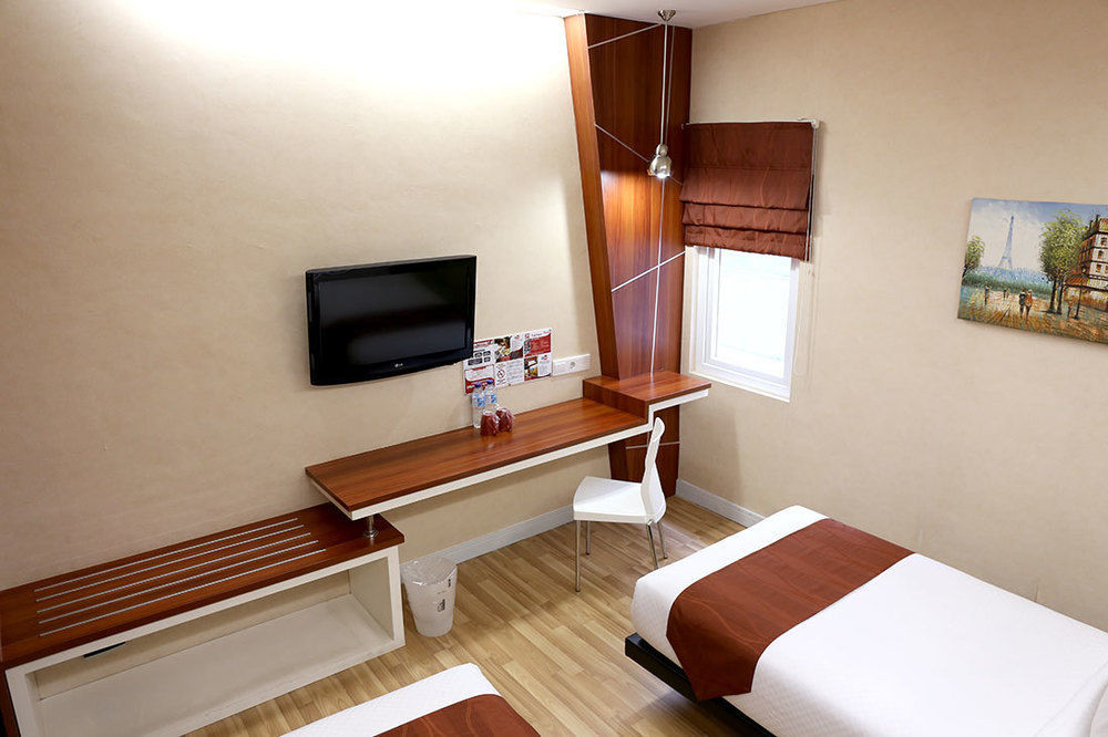 Citihub Hotel Джокьякарта Экстерьер фото
