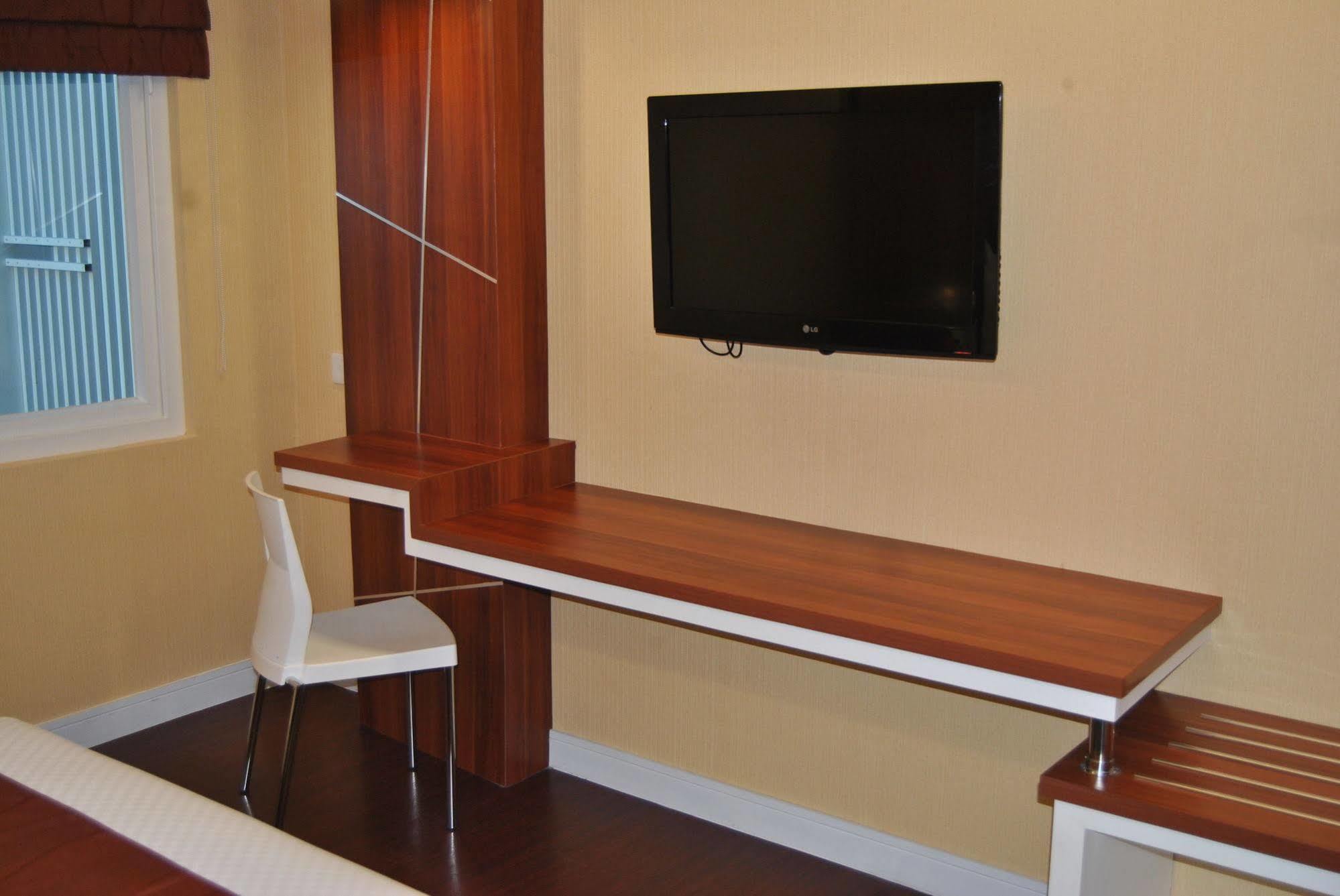 Citihub Hotel Джокьякарта Экстерьер фото