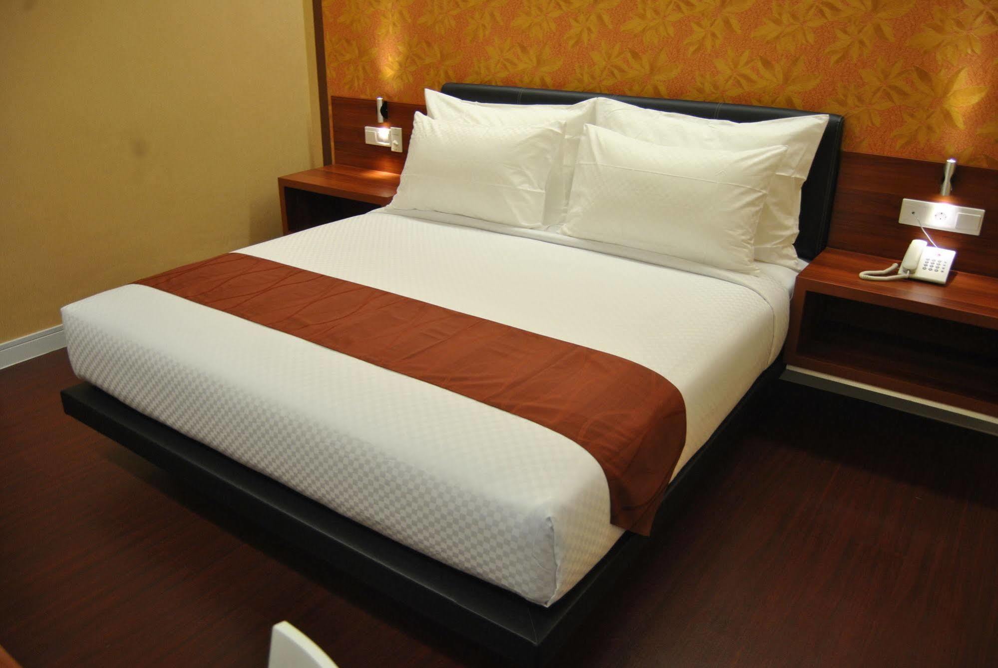 Citihub Hotel Джокьякарта Экстерьер фото