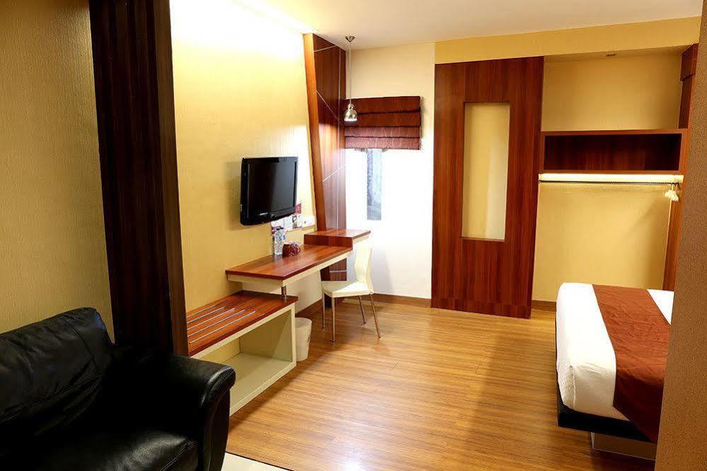 Citihub Hotel Джокьякарта Экстерьер фото
